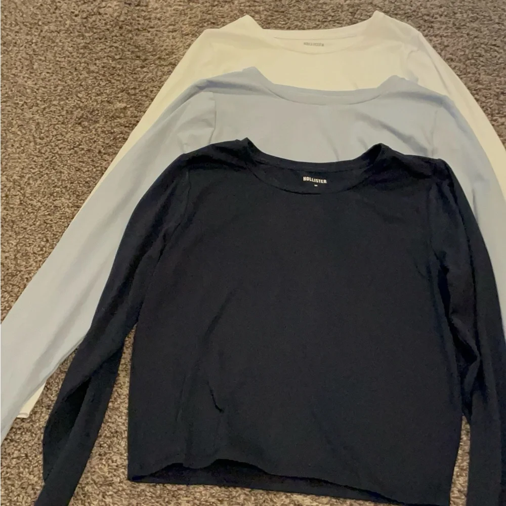 Hollister Long-Sleeve Crew Tops in Navy, Light Blue, White- bundle - Picture 2 of 2